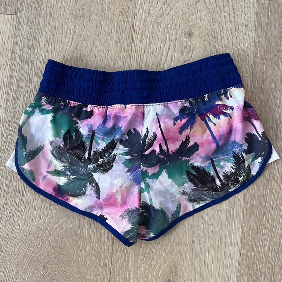 Women’s Athletic Workout Shorts. Adult Small or Junior Medium. - Picture 5 of 6